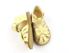 Angulus mellow gul sandal med lak og sløjfe